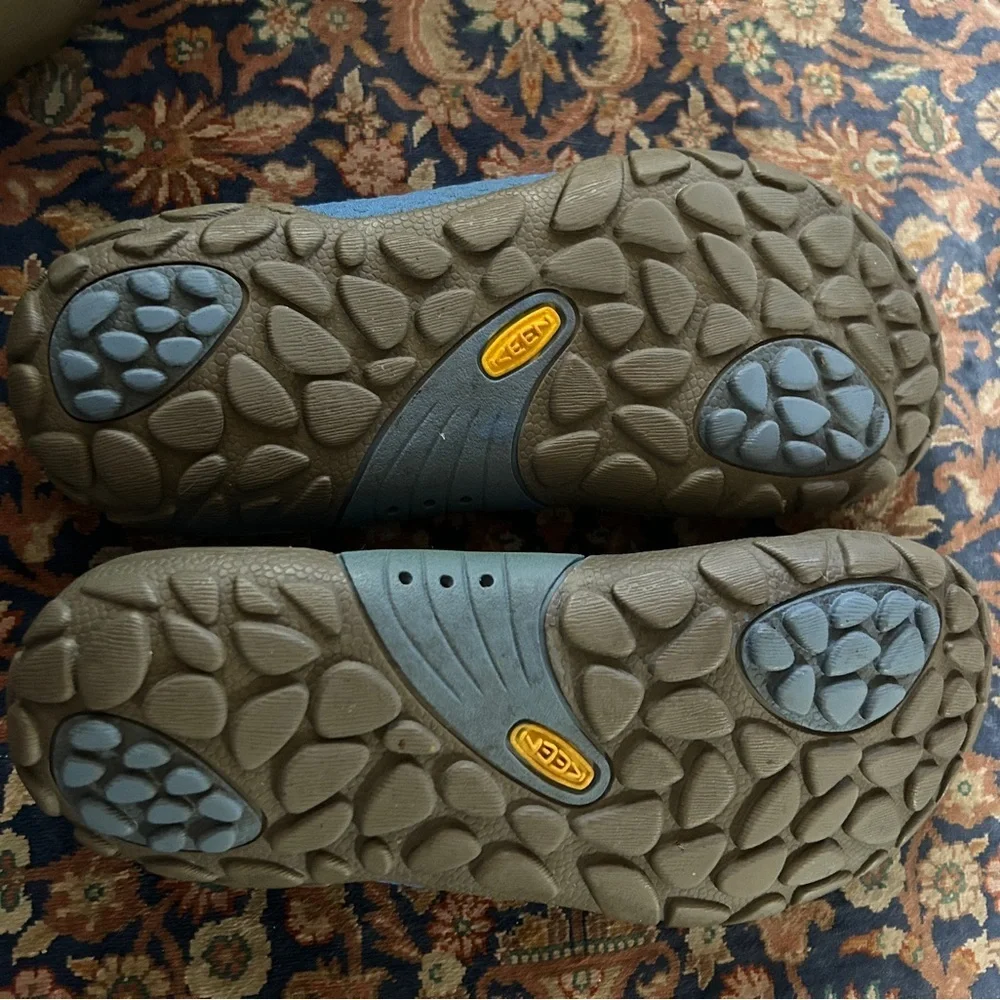 GUC Keen water shoes. Blue. Rubber soles. Size 9. Lots of wear left. - Picture 7 of 10